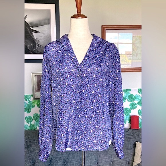 🌞3/$18🌞Vintage Jos A. Bank Clothiers Shiny Lavender Blouse With Lily Pattern - Picture 2 of 4